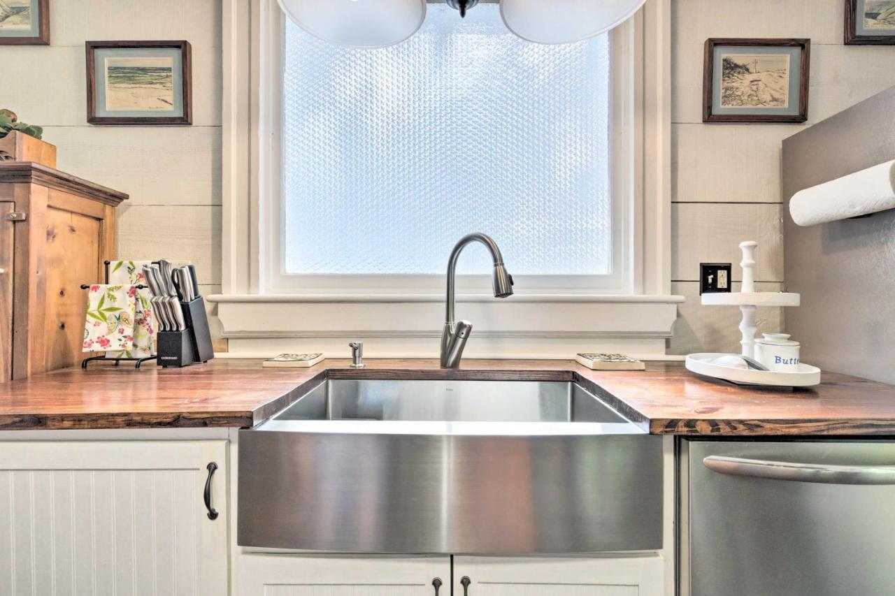 Historic Biloxi Bay Cottage With Beautiful View オーシャンスプリングス エクステリア 写真