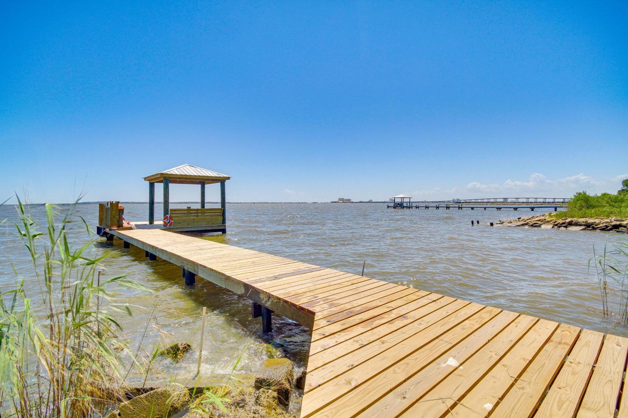 Historic Biloxi Bay Cottage With Beautiful View オーシャンスプリングス エクステリア 写真